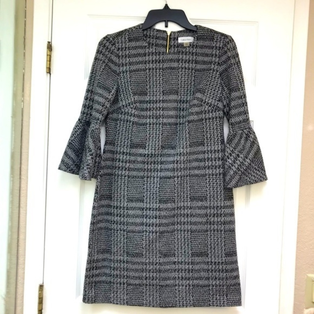Calvin Klein Black/White Shift 3/4 length Bell Sleeve-Size 4